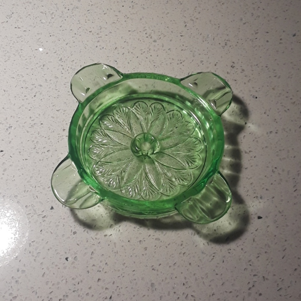 Vintage clear green glass ashtray w/ snuffer